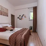 Lovely In Radasinovci With Kitchen * Drlićeve Kuće