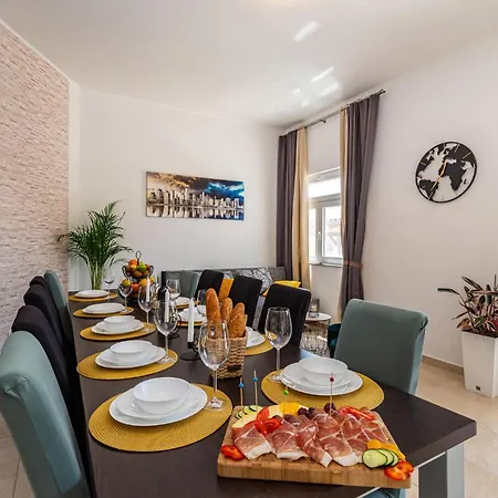 בית נופש Lovely In Radasinovci With Kitchen *