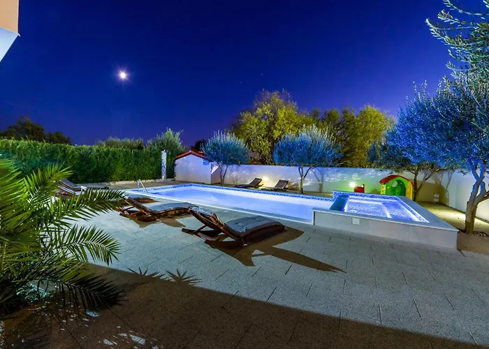 Lovely In Radasinovci With Kitchen * Drliceve Kuce