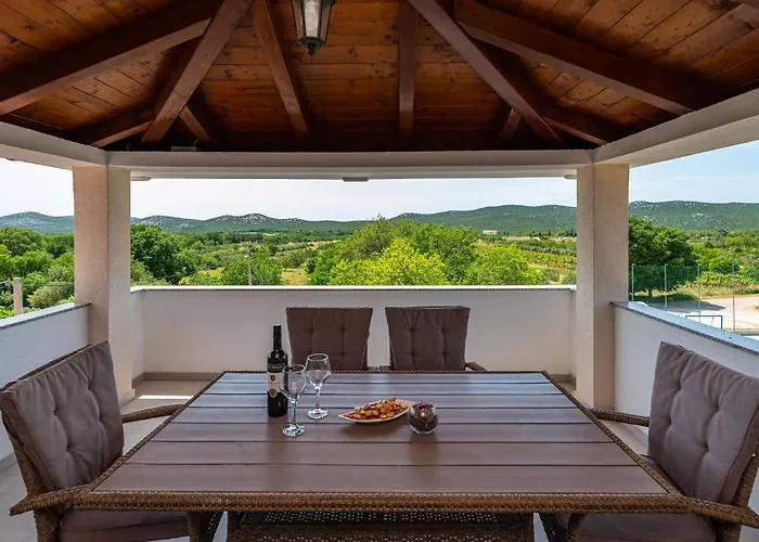 度假居 Lovely In Radasinovci With Kitchen *