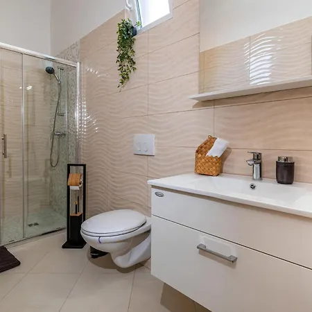 Amazing In Radasinovci With Sauna 度假居 *