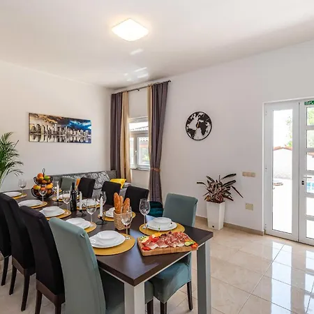 Lovely In Radasinovci With Kitchen * Drliceve Kuce