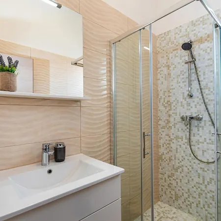 度假居 Amazing In Radasinovci With Sauna