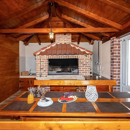 Amazing In Radasinovci With Sauna 度假居 *