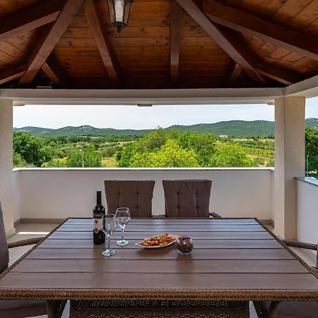 度假居 Amazing In Radasinovci With Sauna *